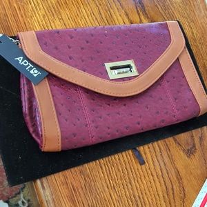 Apt 9 Clutch w Silver Chain